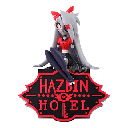 Figura de Vaggie de Hazbin Hotel sentada sobre una base de Banpresto
