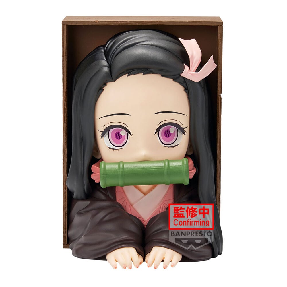 Figura BANPRESTO de Nezuko Kamado sentada con tubo de bambú