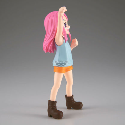 Figura de Jewelry Bonney de One Piece con cabello rosa y puño levantado - 3
