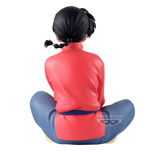 Figura de Ranma Saotome de Ranma 1/2 sentada con traje rojo y pantalón azul - 3