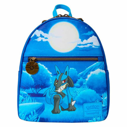 Mochila Loungefly de Pokémon con Lucario sobre un paisaje azul nocturno
