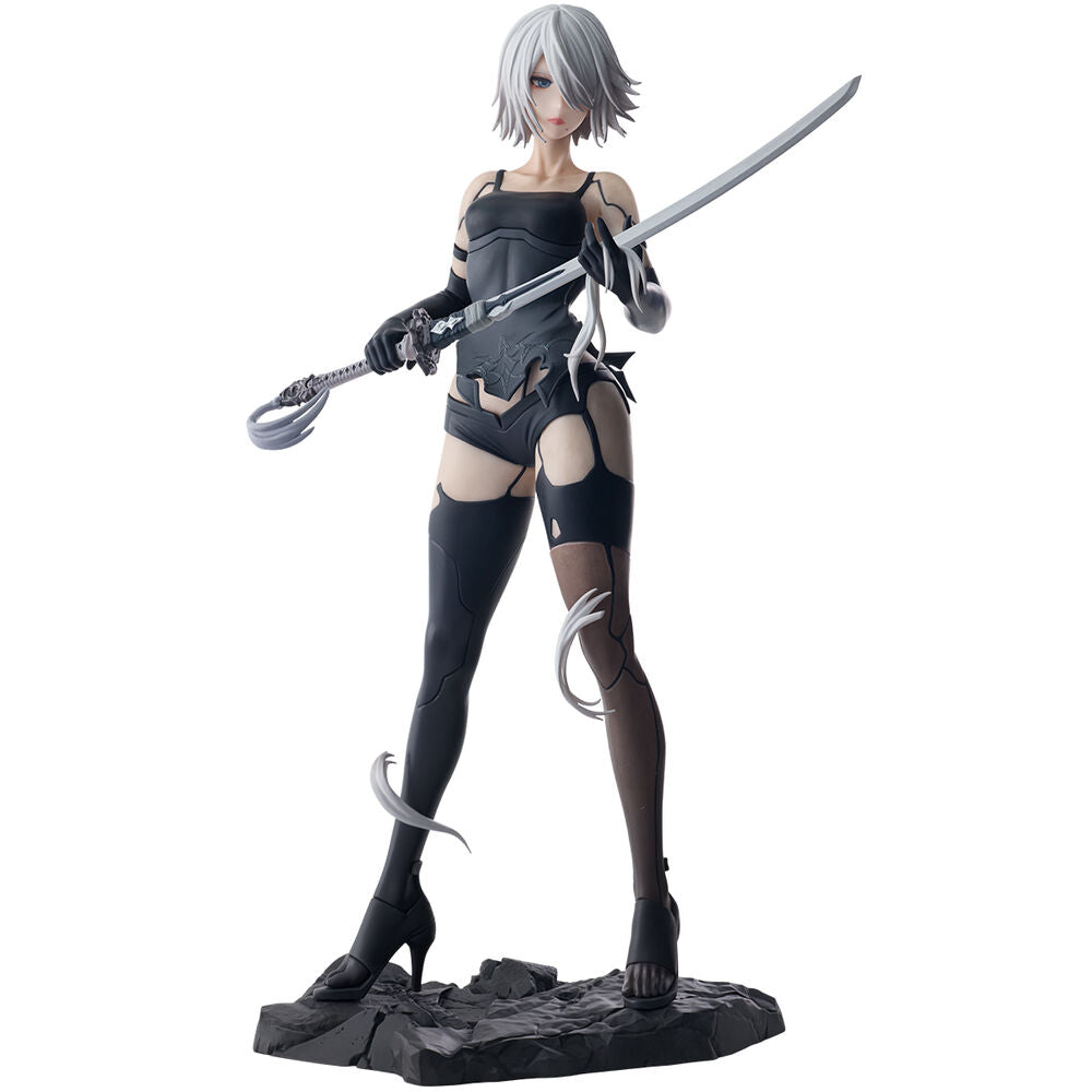 Figura de A2 de Nier: Automata con espada sobre base rocosa