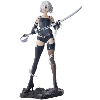 Figura de A2 de Nier: Automata con espada sobre base rocosa - 3