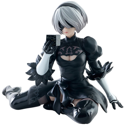 Figura BANPRESTO de 2B de Nier: Automata en pose arrodillada