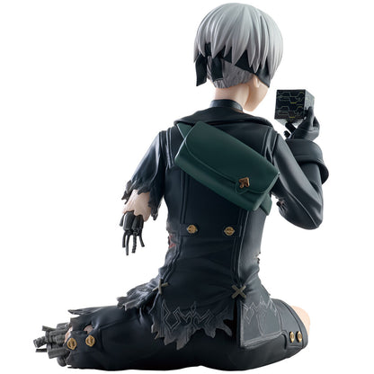 Figura de 9S de NieR:Automata sentado con un cubo - 3