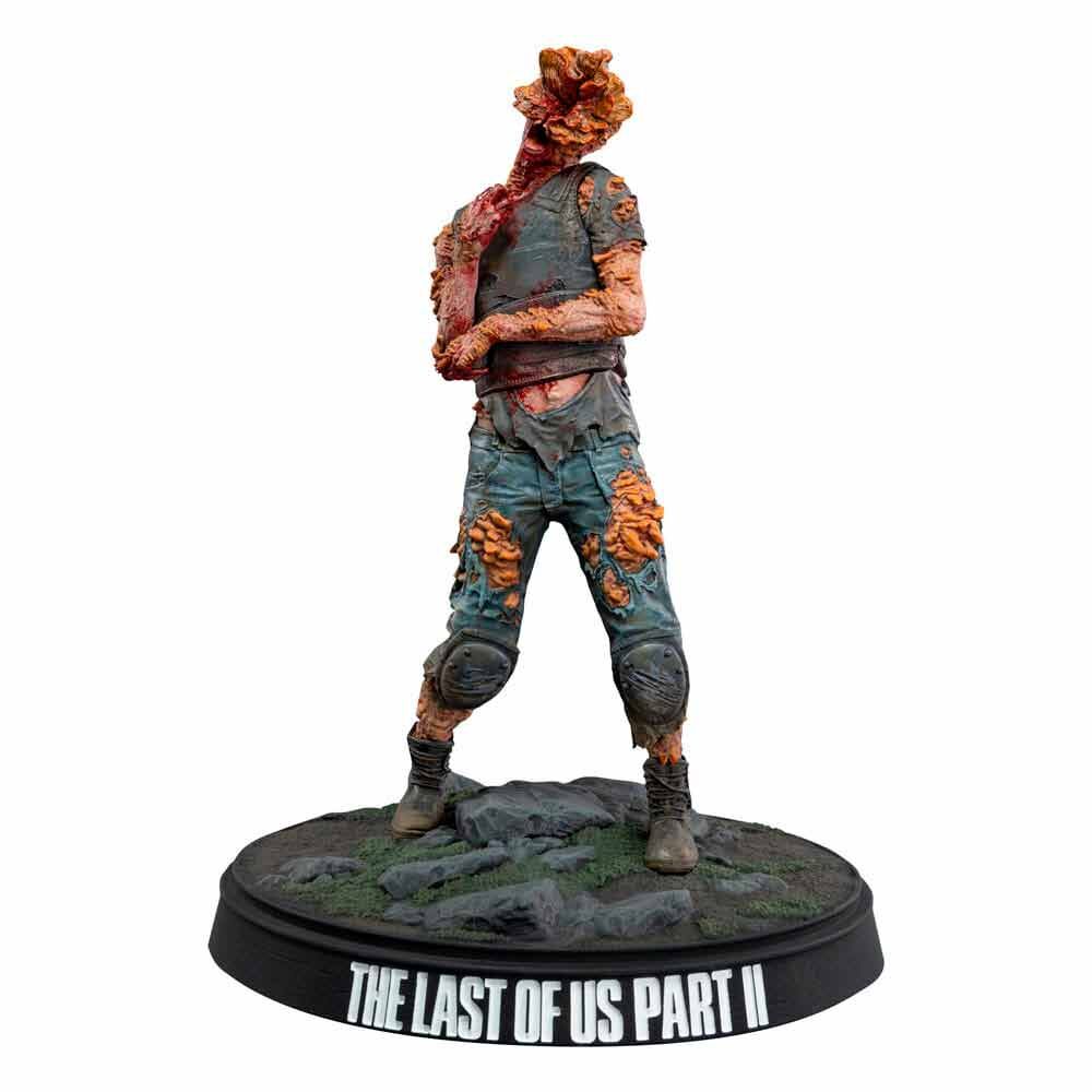 Figura Armored Clicker de The Last of Us Part II sobre base escénica