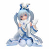 Figura Snow Miku Hatsune Miku sentada en blanco y azul