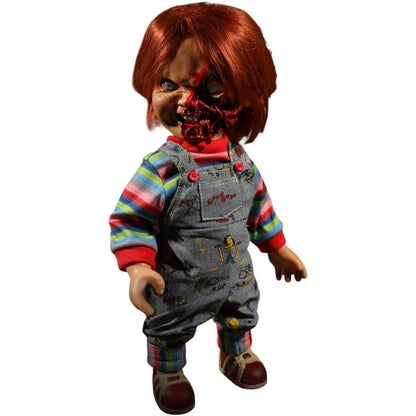 Figura articulada de Chucky con peto vaquero y rostro deteriorado