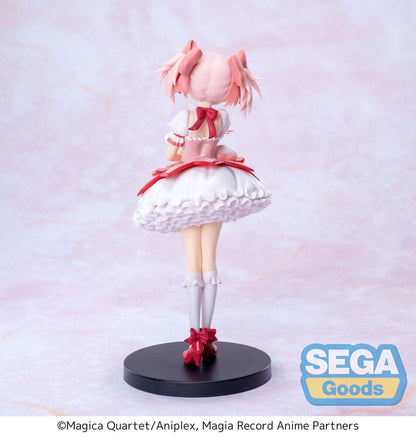 Figura SPM de Madoka Kaname con vestido rosa y blanco sobre base negra - 2