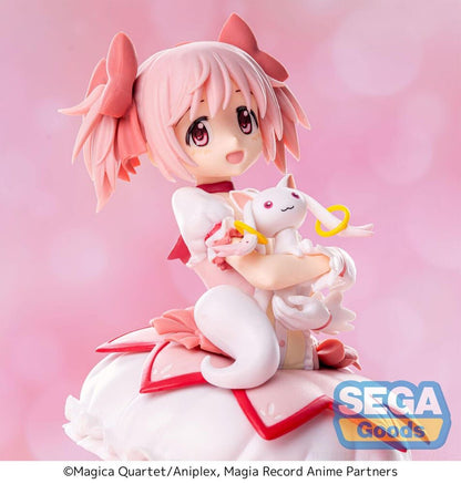 Figura SPM de Madoka Kaname con vestido rosa y blanco sobre base negra - 6