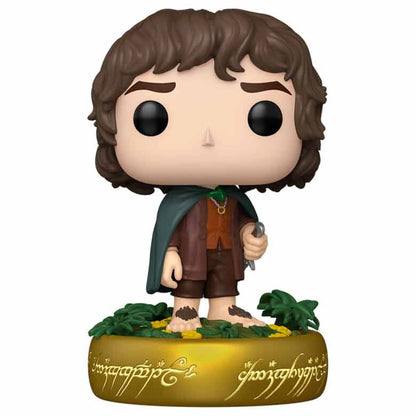 Figura Funko POP Plus de Frodo Baggins con capa verde y bastón
