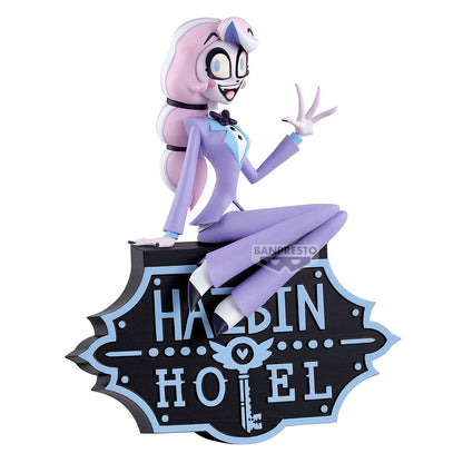 Figura Charlie Morningstar de Hazbin Hotel sentada sobre base con logotipo - 2