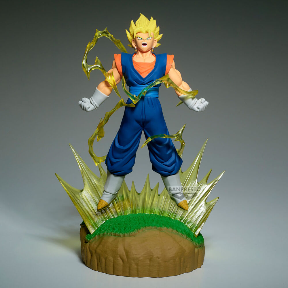 Figura de Vegito de Dragon Ball Z con efecto de energía amarilla sobre una base escénica - 3