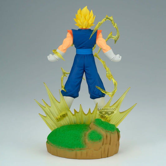 Figura de Vegito de Dragon Ball Z con efecto de energía amarilla sobre una base escénica - 5