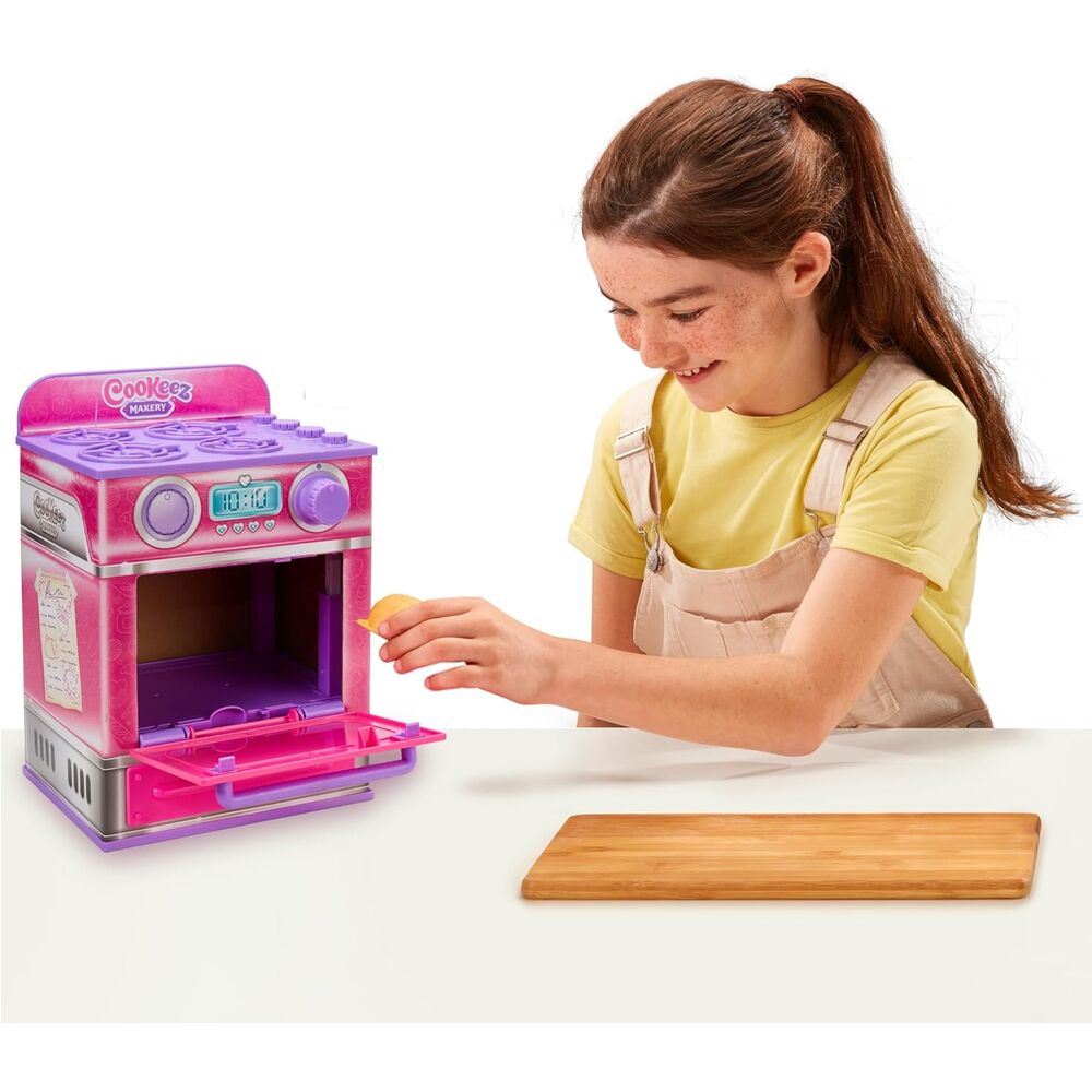 Horno Cookeez Makery rosa con peluche interactivo de conejito y accesorios - 4