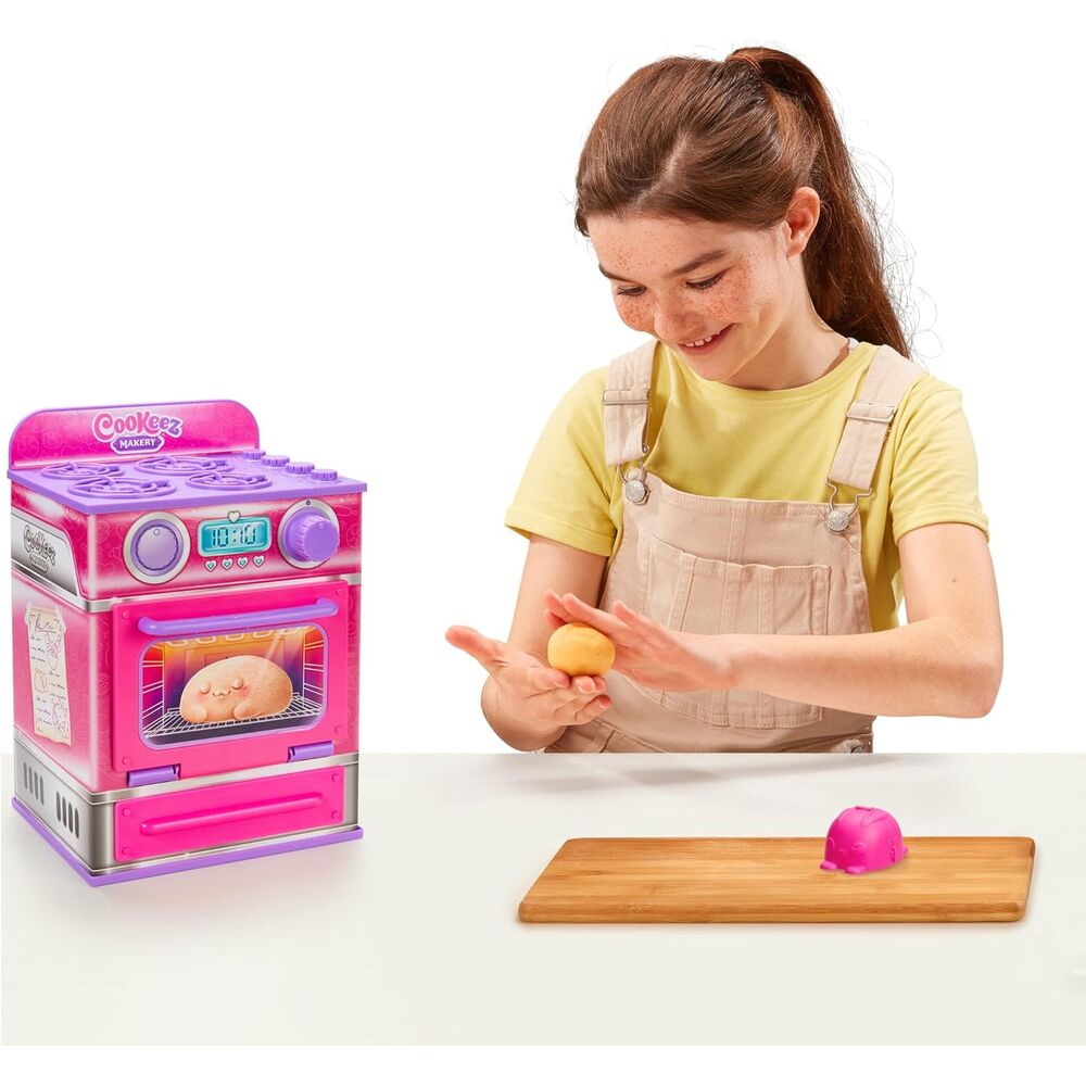 Horno Cookeez Makery rosa con peluche interactivo de conejito y accesorios - 6