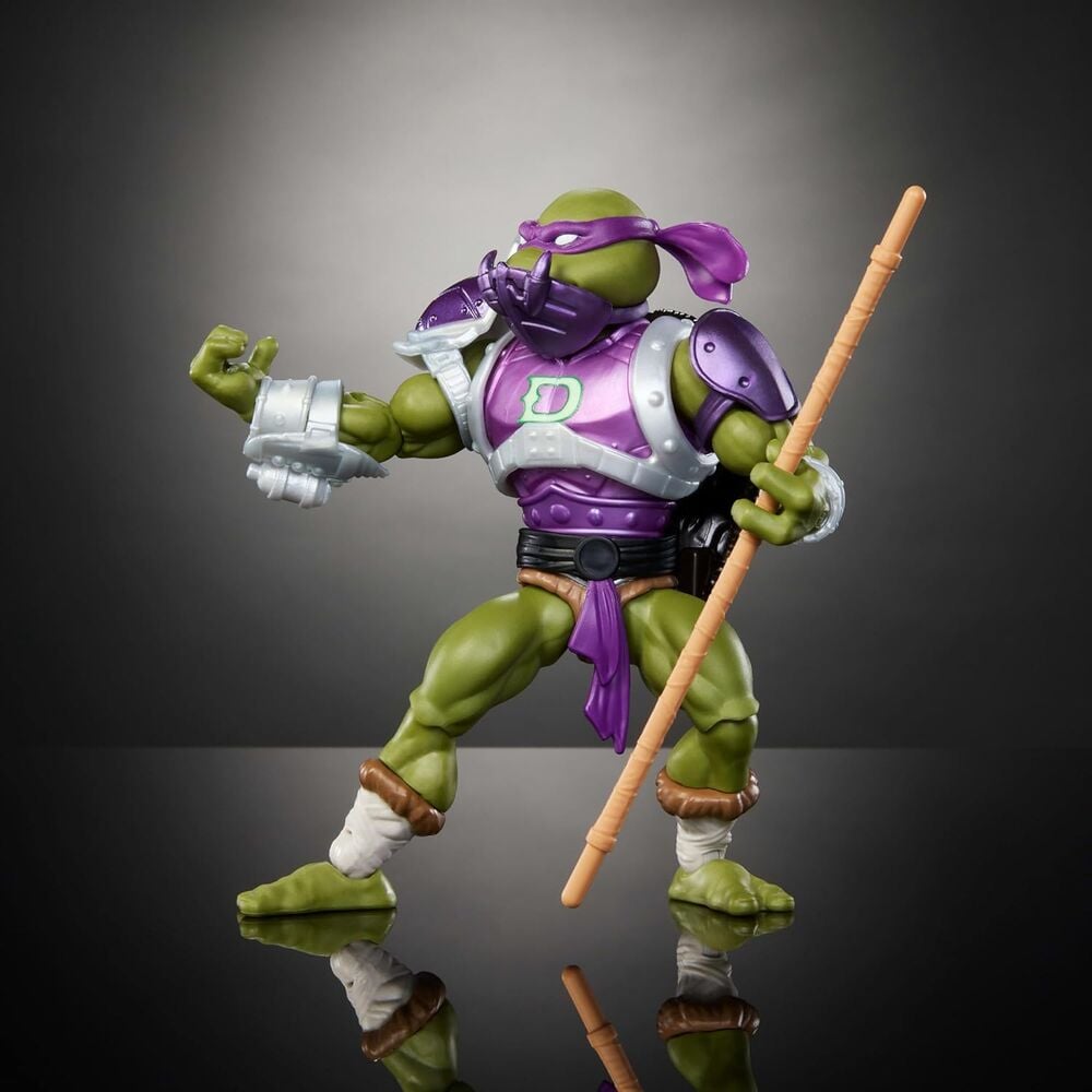 Figura articulada de Donatello Turtles of Grayskull con vara y armadura
