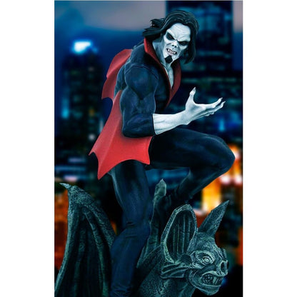 Diorama de Morbius Marvel Gallery sobre una gárgola - 2