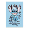 Póster de Stitch Disney con diseño Ohana sobre fondo azul claro