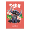 Póster vertical de Stitch Disney sobre fondo coral con flores tropicales