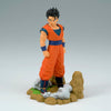 Figura de Son Gohan de Dragon Ball Z con base rocosa y nubes