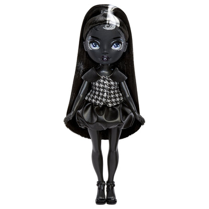 Muñeca Shanelle Shadow High de MGA con cabello negro y mecha blanca