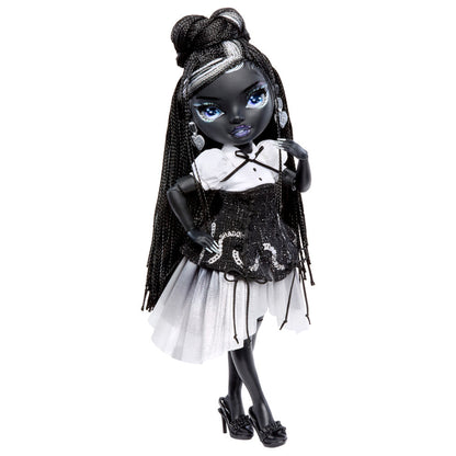 Muñeca Shanelle Onyx de Shadow High con vestido blanco y negro - 2
