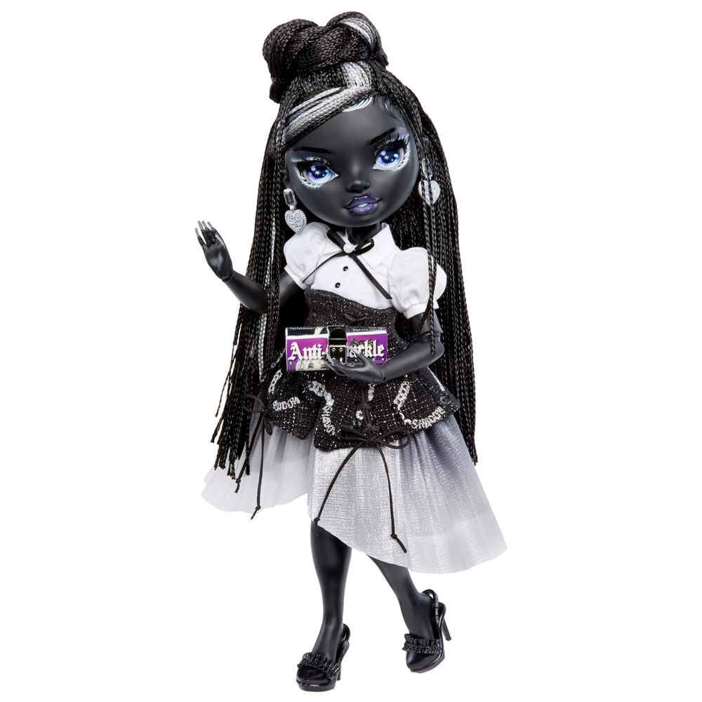 Muñeca Shanelle Onyx de Shadow High con vestido blanco y negro - 3