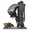 Figura Funko POP Deluxe Alien Xenomorph suspendida sobre base industrial