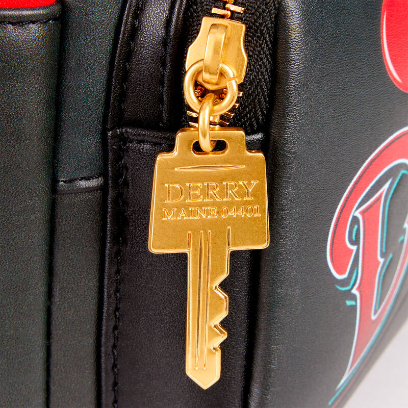 Mochila Loungefly de Pennywise IT con diseño Derry y globos rojos - 4