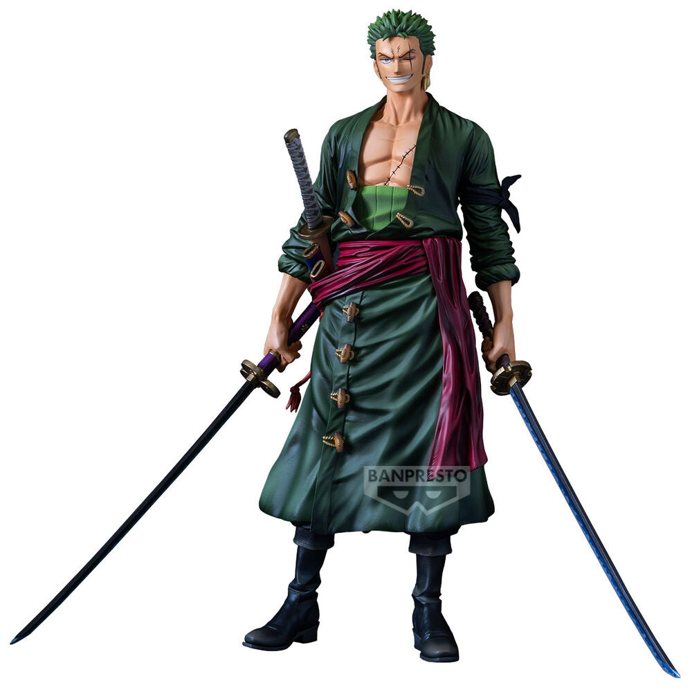 Figura de Roronoa Zoro de One Piece con sus espadas