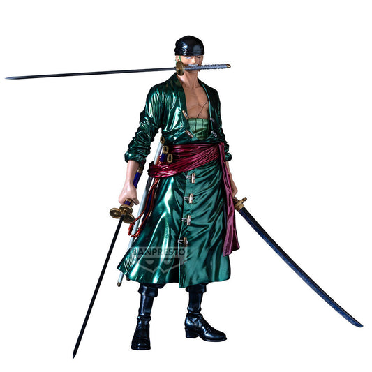 Figura de Roronoa Zoro de One Piece con tres katanas