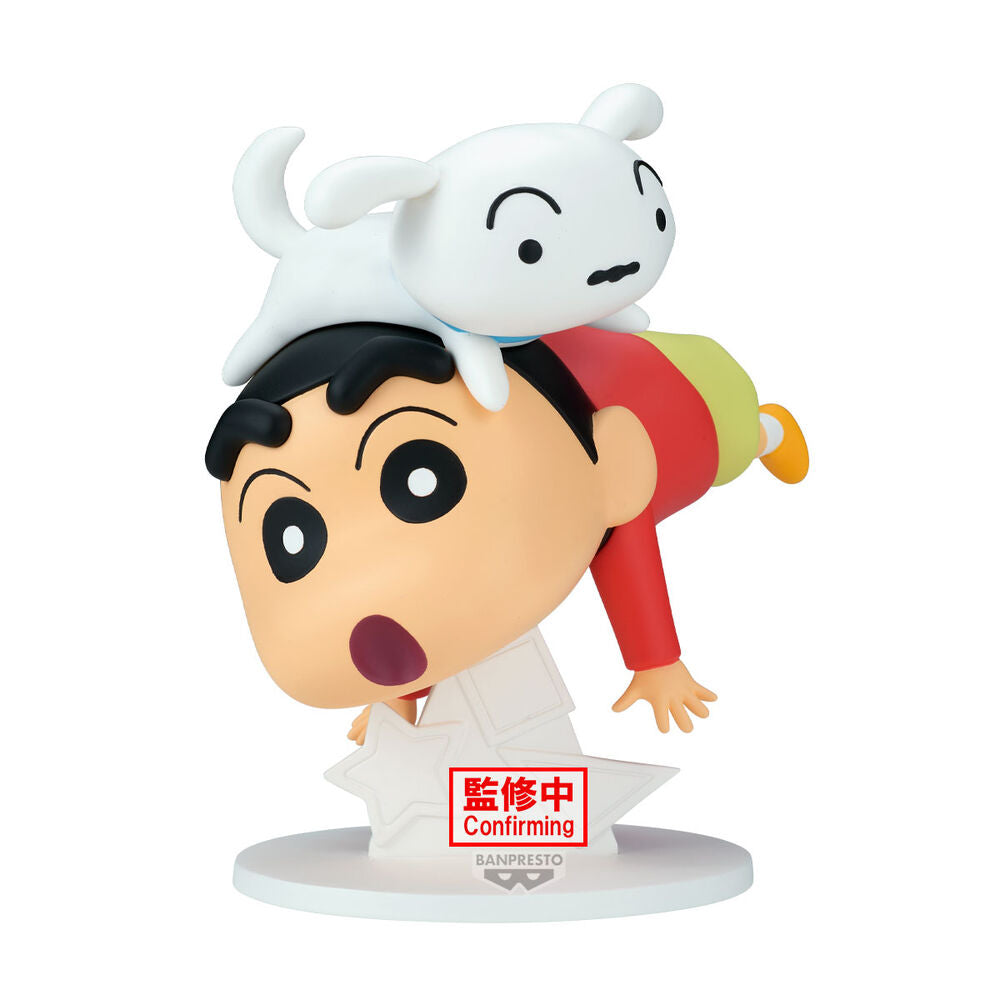 Figura de Shinnosuke Nohara de Crayon Shin-chan con un perro sobre la cabeza