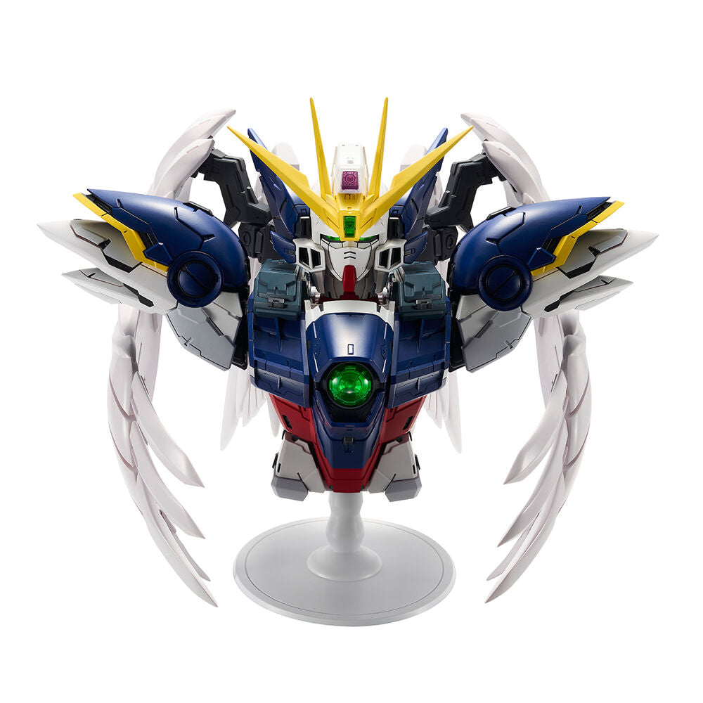 Figura Ichibansho Wing Gundam Zero EW de BANPRESTO con alas desplegadas
