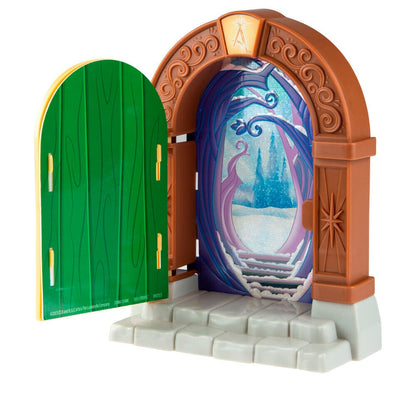 Portal mágico The Elf on the Shelf con puerta verde y fondo invernal