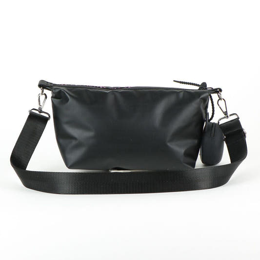 Bolso negro de Kuromi con estampado rosa y accesorio colgante - 3