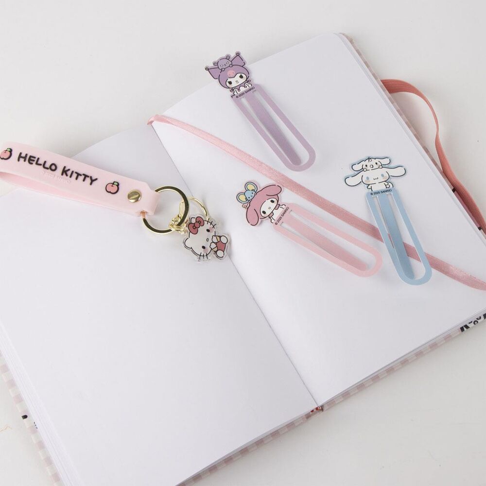 Set de papelería Hello Kitty con libreta rosa, tres marcapáginas y llavero - 2