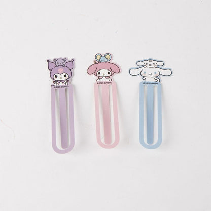 Set de papelería Hello Kitty con libreta rosa, tres marcapáginas y llavero - 3