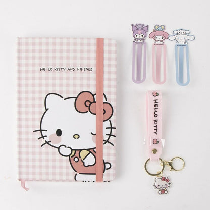 Set de papelería Hello Kitty con libreta rosa, tres marcapáginas y llavero - 6