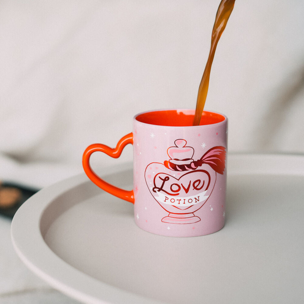 Taza rosa de cerámica Harry Potter Amortentia con asa roja de corazón - 7