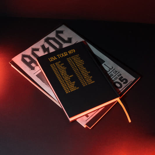Cuaderno A5 AC/DC negro con logotipo rojo y amarillo - 7