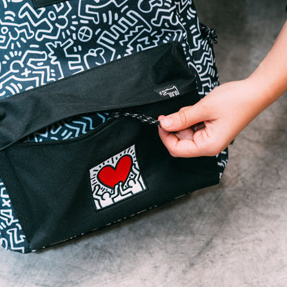 Mochila ERIK Keith Haring negra con estampado blanco y corazón rojo - 7