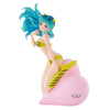 Figura de Lum de Urusei Yatsura con cabello turquesa y base rosa