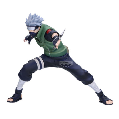 Figura de Kakashi Hatake de Naruto en pose de combate con kunai