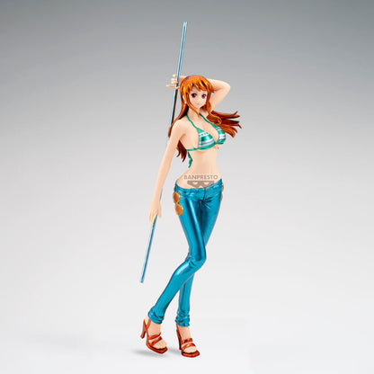 Figura de Nami de One Piece Glitter & Glamorous con bastón