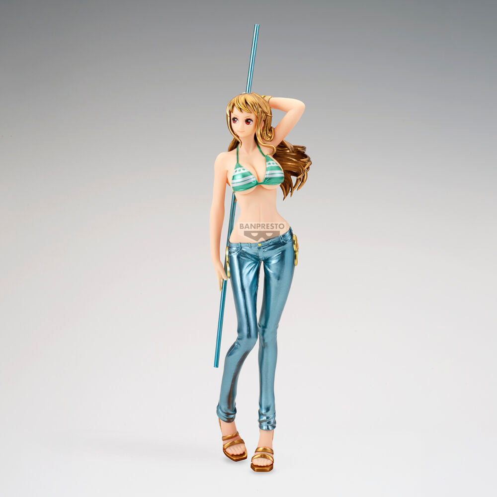 Figura de Nami de One Piece Glitter & Glamorous con top verde y vaqueros azules - 3