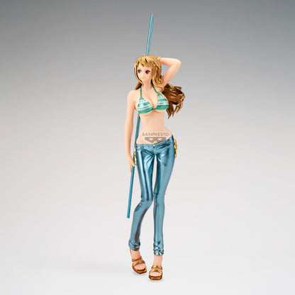 Figura de Nami de One Piece Glitter & Glamorous con top verde y vaqueros azules - 3