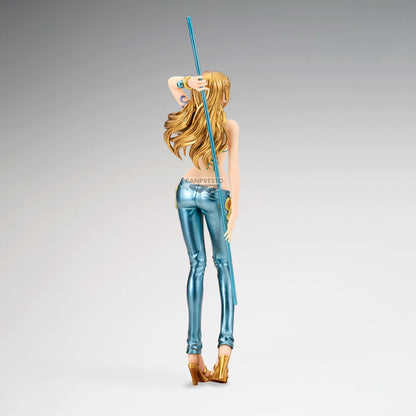 Figura de Nami de One Piece Glitter & Glamorous con top verde y vaqueros azules - 4