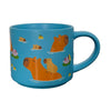 Taza azul de porcelana con capibaras y nenúfares