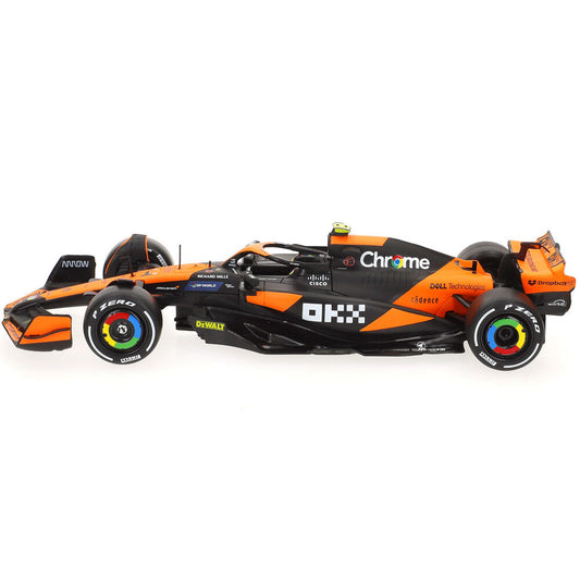 Coche McLaren MCL38 F1 BURAGO a escala 1:24 con figura de piloto - 3
